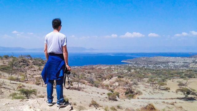 去非洲工作是种什么样的体验?他说除了吃睡,其余时间都在工作