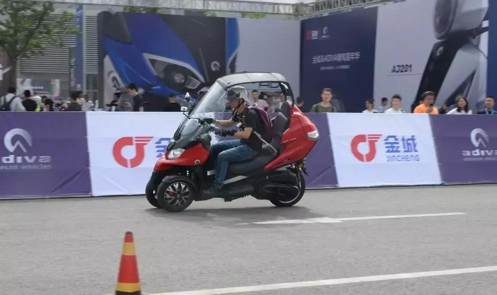 2.78万ADIVAAJ201欧系运动踏板首发！金城旗下多款车型试驾