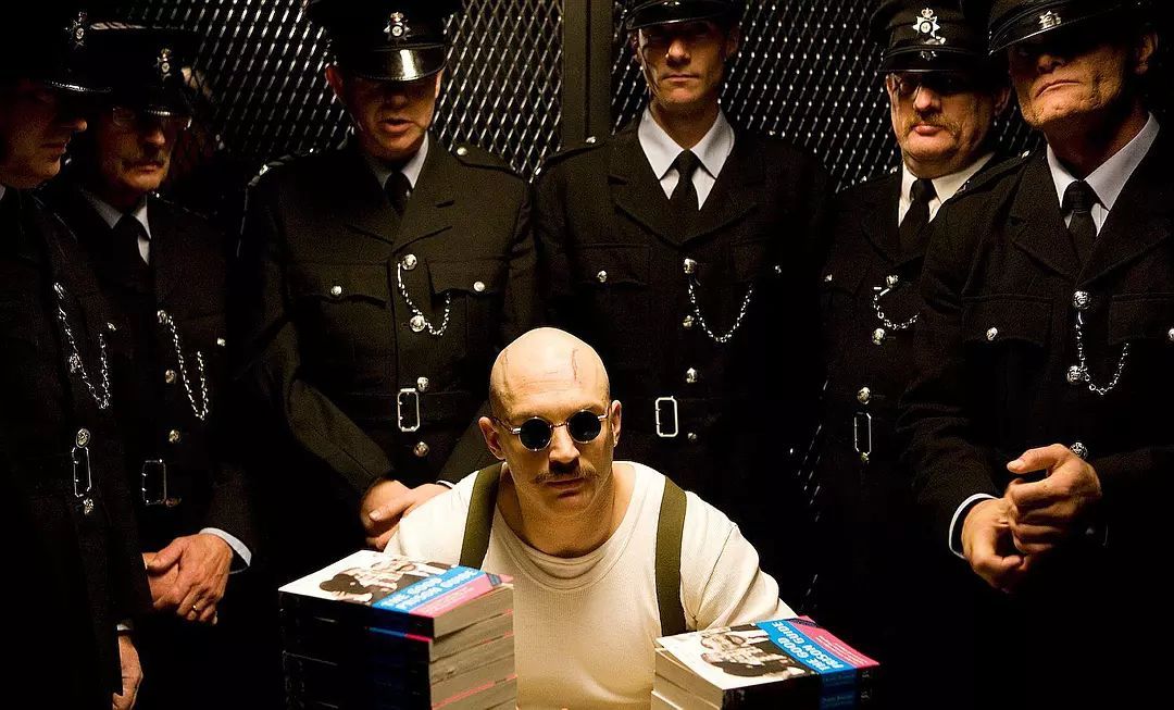 他蹲过120座监狱是最昂贵的囚犯，却因画画受到女生喜欢