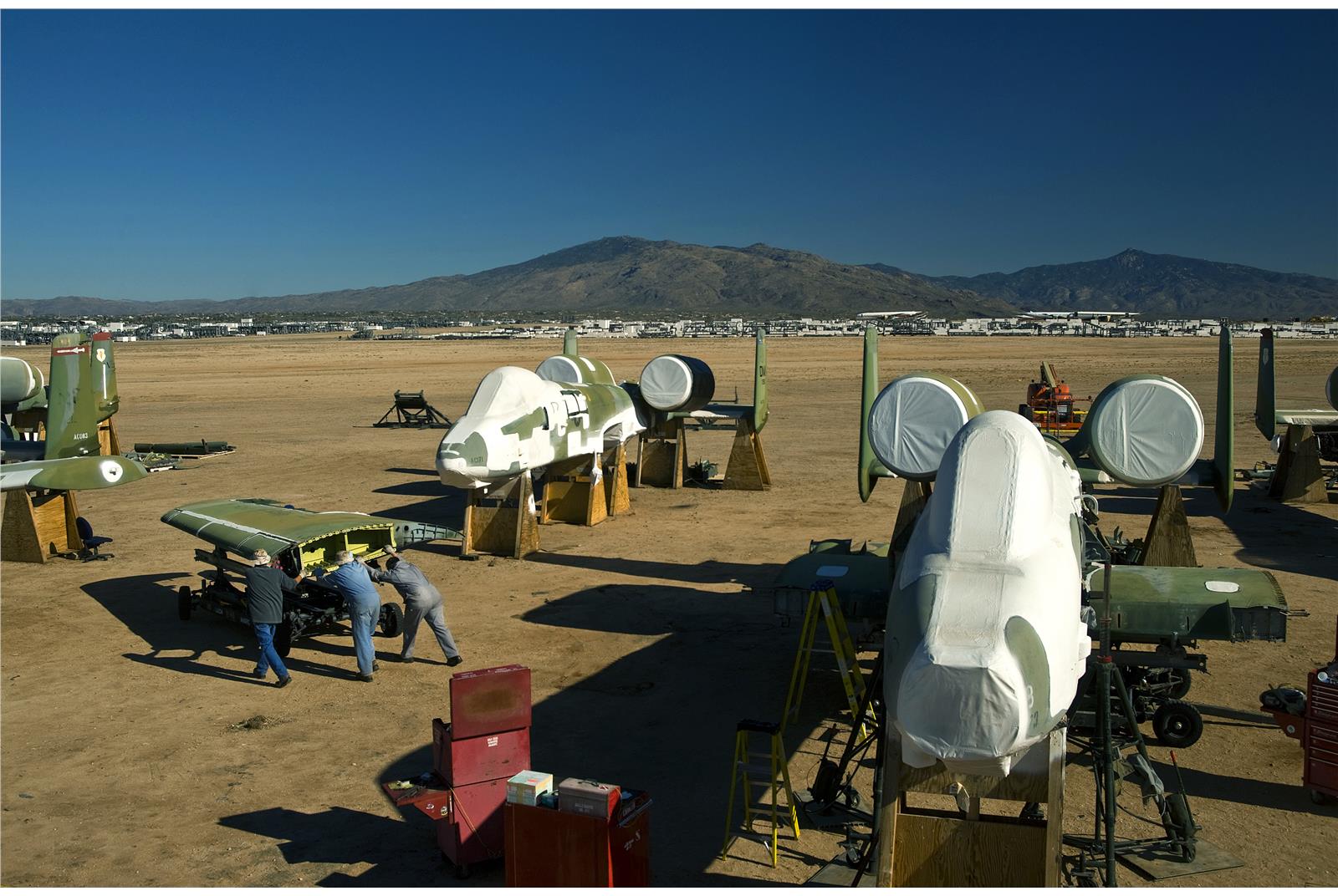 美军著名“飞机坟场”现状揭秘技术员工作忙还封存超3千架军机