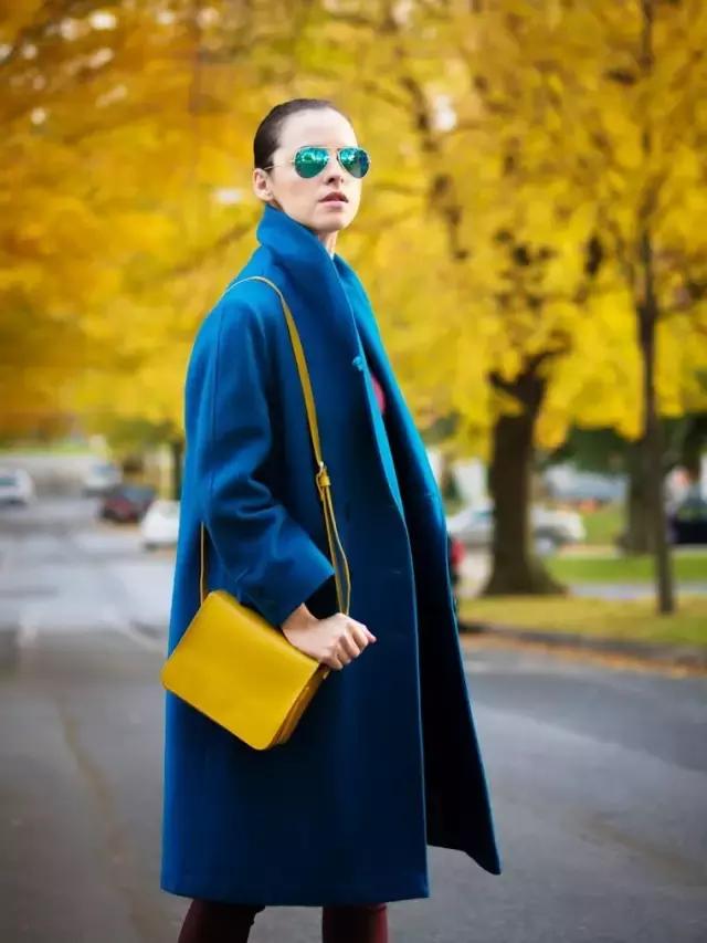 藏青色和黑色哪个更显白显气质,穿这几个颜色显白又气质