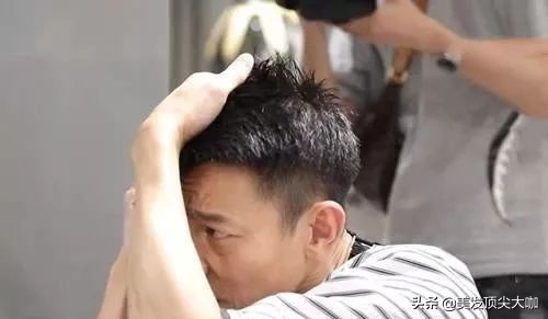 被演艺事业耽误的歌手,天王级发型师刘德华