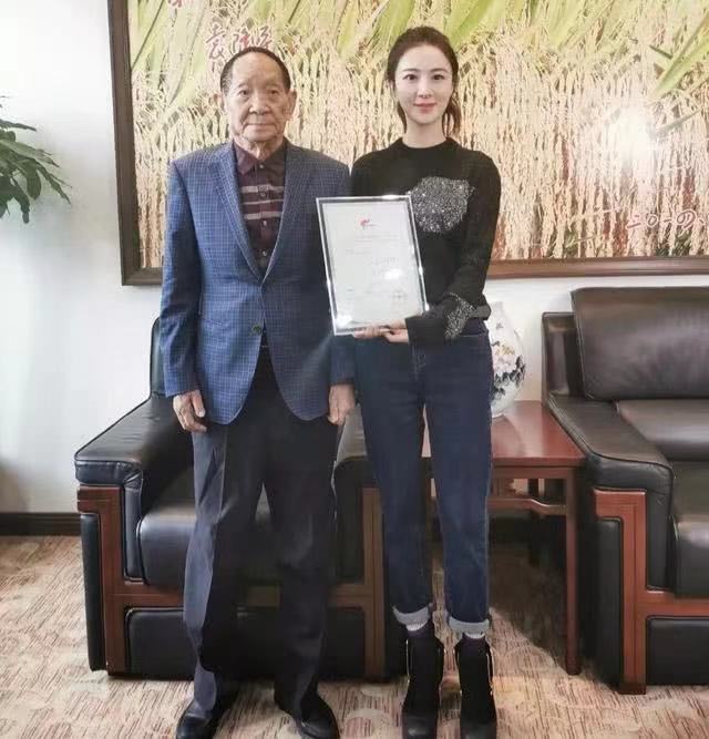 薇娅怎么有资格采访袁隆平,薇娅采访袁隆平一年收入多少