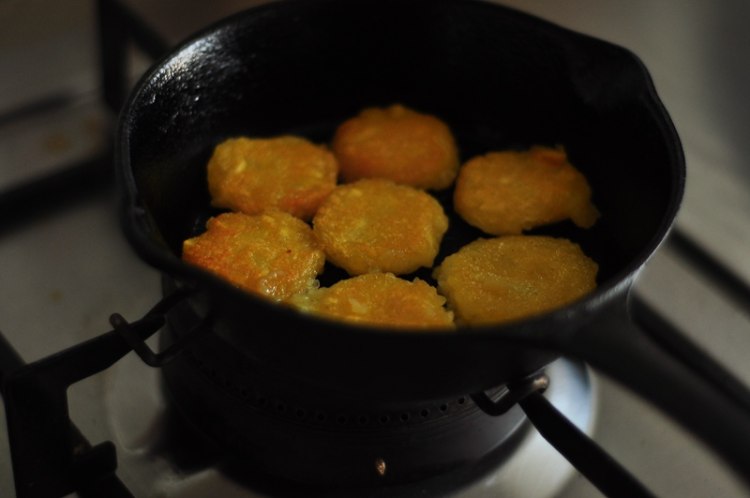 怎么做土豆饼吃,全家最爱的土豆饼怎么做