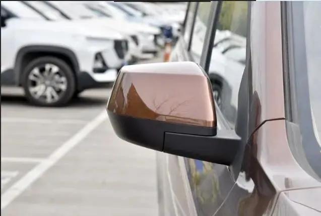 五菱宏光s1尊享型油耗多少一公里,五菱宏光s和五菱宏光v哪个油耗大