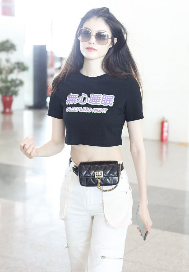 何穗杨幂穿的什么,杨幂黑色蓬蓬裙穿搭