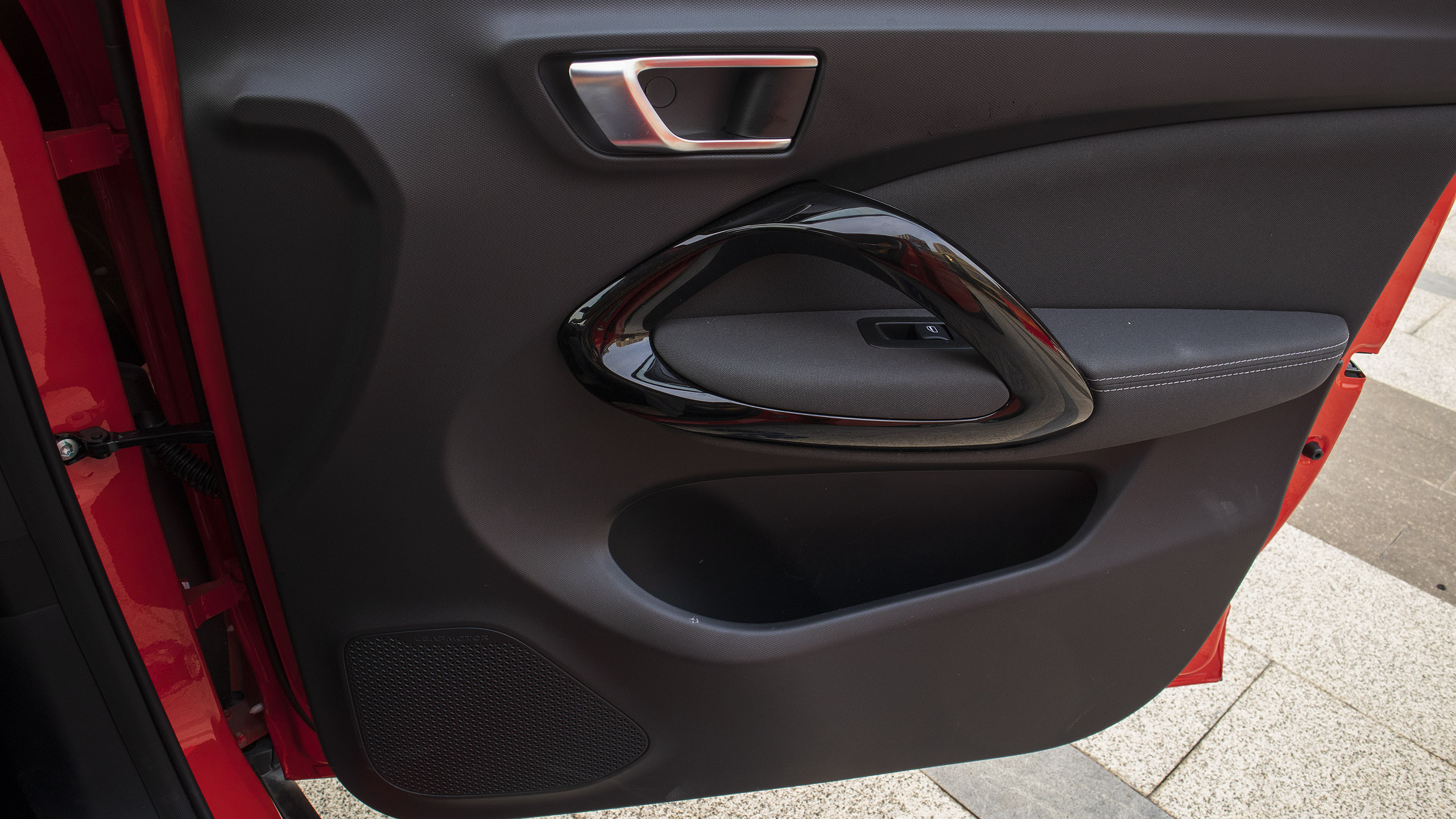 403公里续航,零跑t03310轻享版深度体验