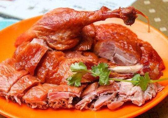 怎么才能做出真正的脆皮烤鸭,在家制作脆皮烤鸭制作全过程