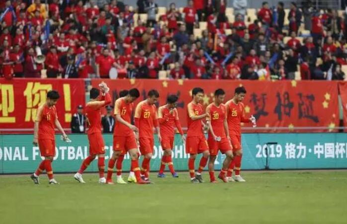 *力暴**足球？以此为荣？中国足球文化让人质疑