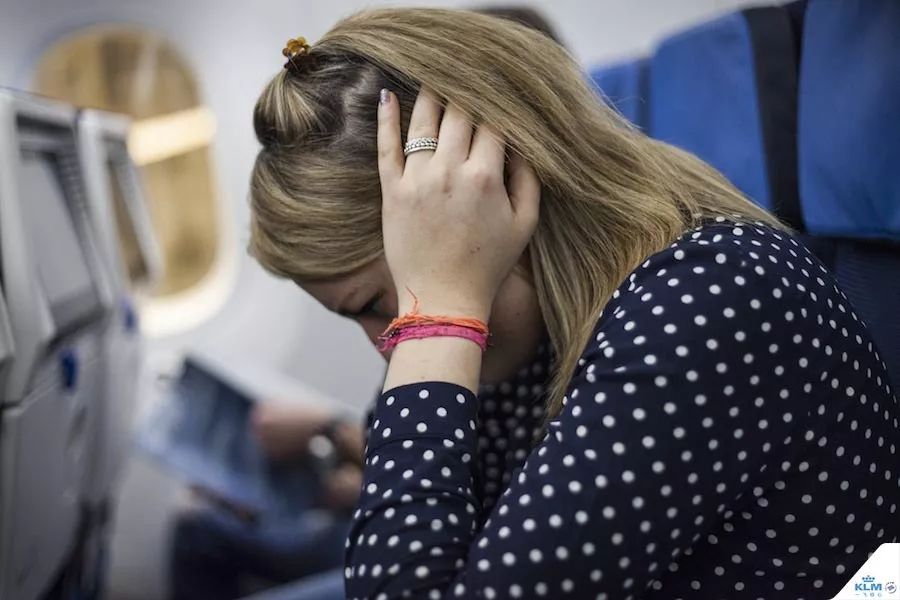 坐飞机耳朵疼活动哪个部位,坐飞机耳朵疼是什么原因导致的