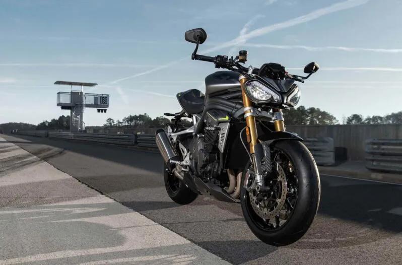 凯旋1200rs猪头版改双座,凯旋1200cc复古上市