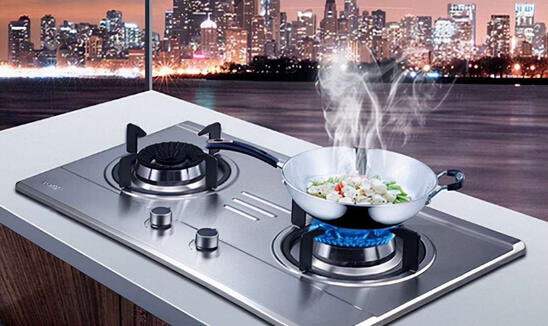 为什么燃气灶的左边不能打开炒菜,为什么说燃气灶左边不能炒菜