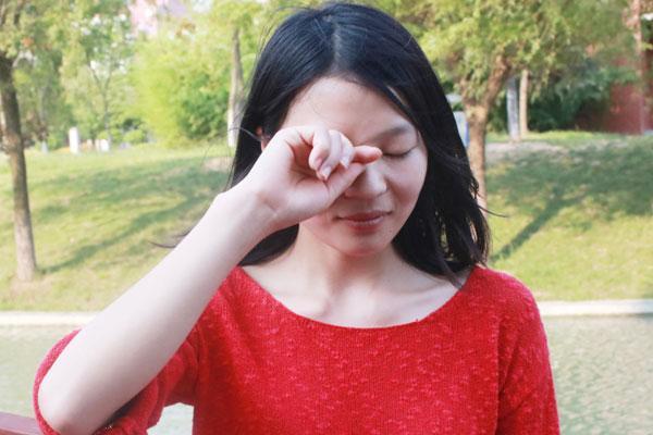 右眼皮一直跳是跳财还是跳灾,左眼皮跳财右眼皮跳灾真正含义