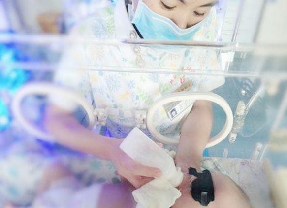 肺炎新生儿在家怎么照顾,新生儿肺炎护士怎么照顾宝宝的