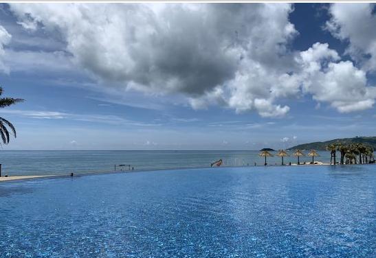 30平方米超大泳池,2000平无边泳池