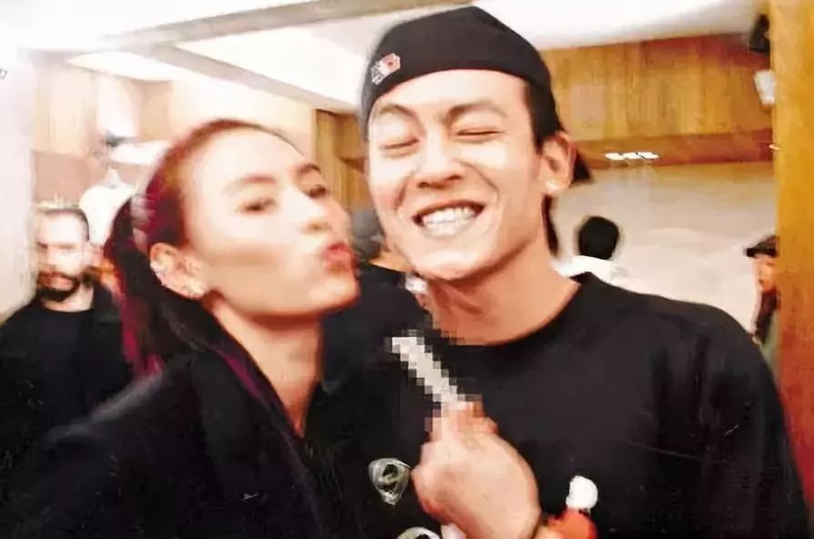 王菲和窦唯目前的关系,王菲的反反复复