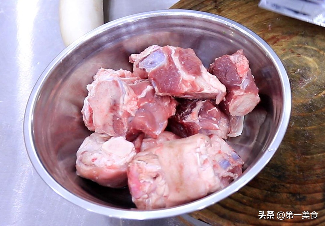 炖大骨头汤怎么炖最好喝,炖大骨头汤焯不焯水