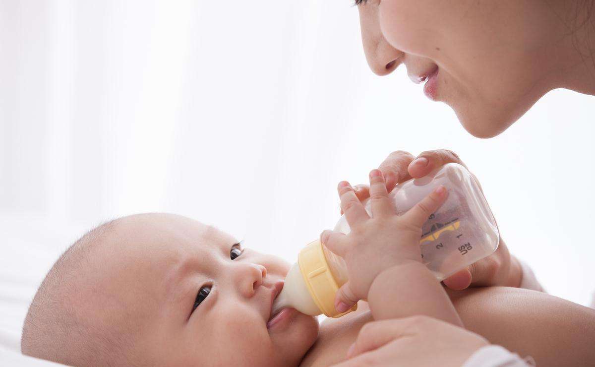 夏季月子宝宝需要护肤吗,夏天月子里的宝宝需要喝水吗