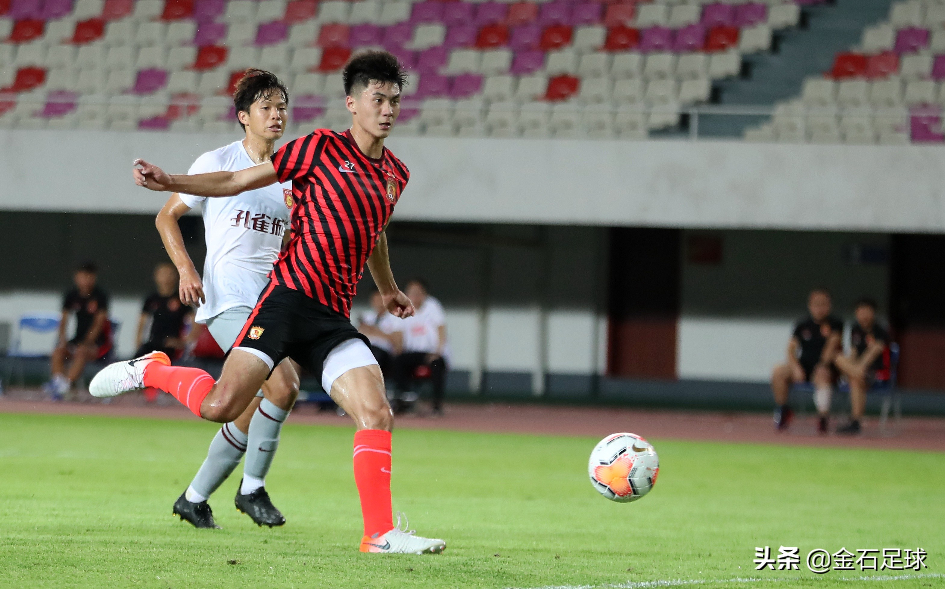 十大足球运动员,身价最高的十大足球运动员