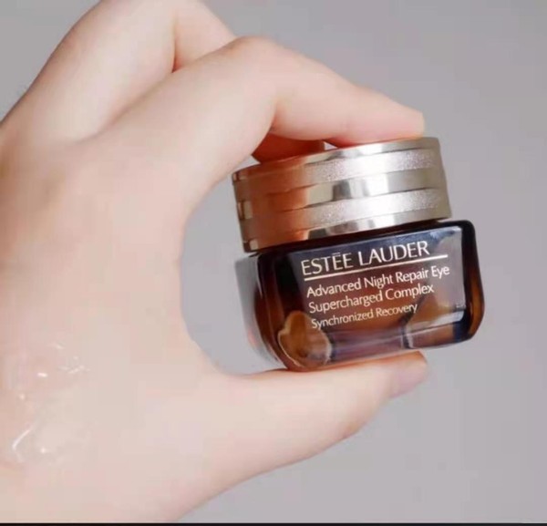 雅诗兰黛眼霜对眼纹有效果吗,雅诗兰黛眼霜抗皱去细纹深度保湿