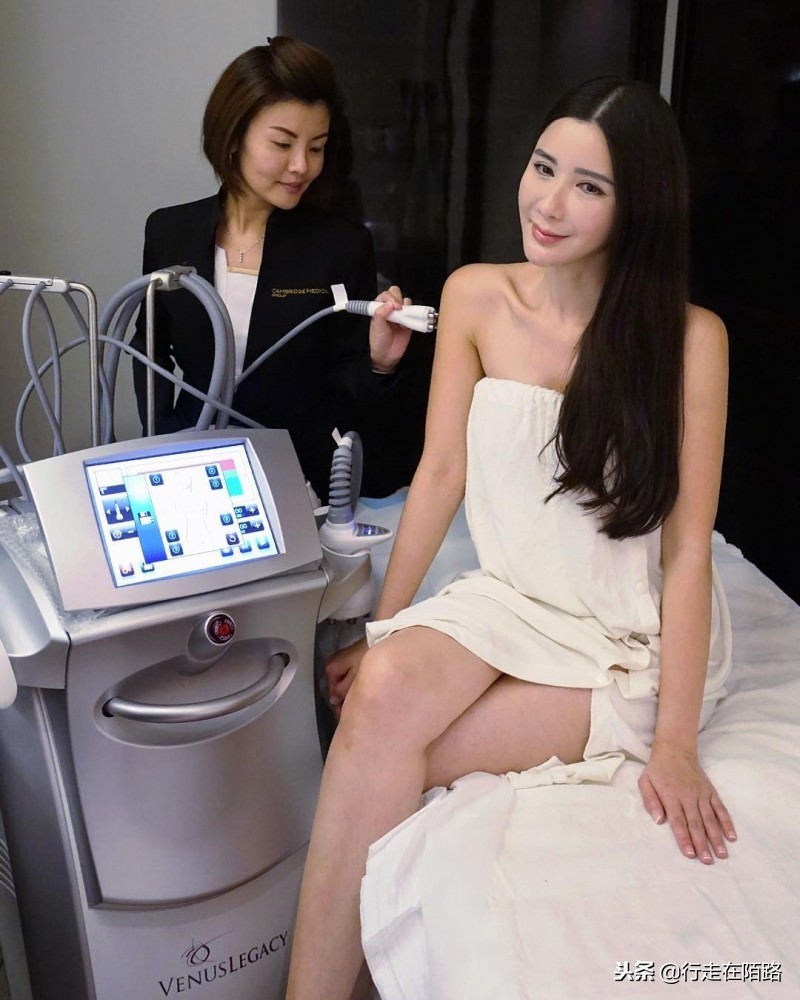 炫富女王:华裔空姐20岁闪婚豪门,离婚后每月零花钱220万