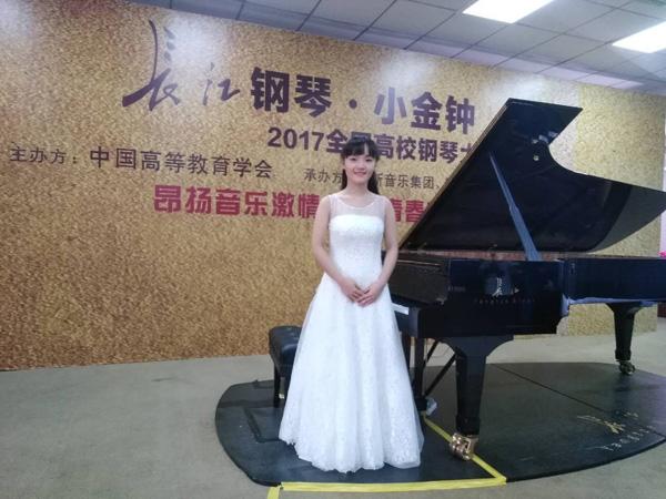 双目失明考上清华的女孩,全网黑后她靠考研爆红了