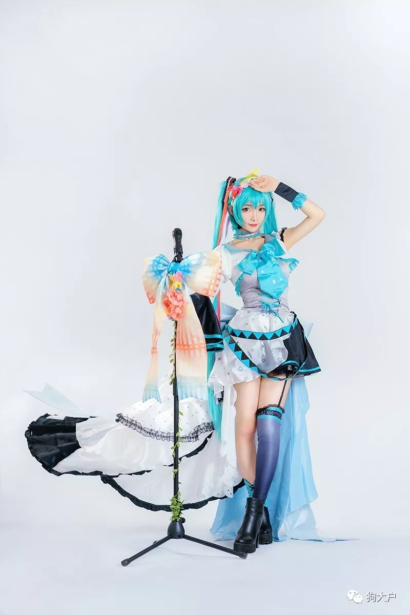 初音未来十六周年打歌服cos,初音未来歌姬cos