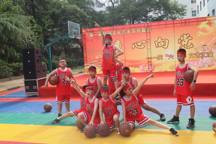 咸阳彩虹美博学校升国旗,咸阳彩虹美博学校高中