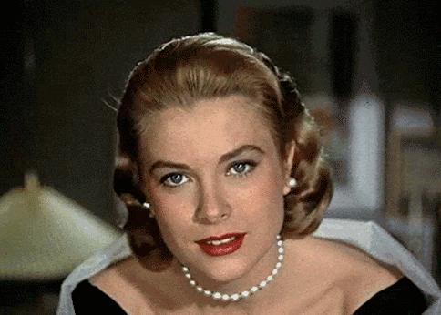 金色珍珠和啥搭配显高级感,极简风配珍珠项链