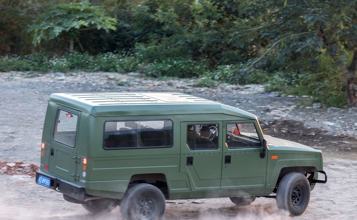 新版北汽勇士大五门6座,北汽勇士四门八座军用版