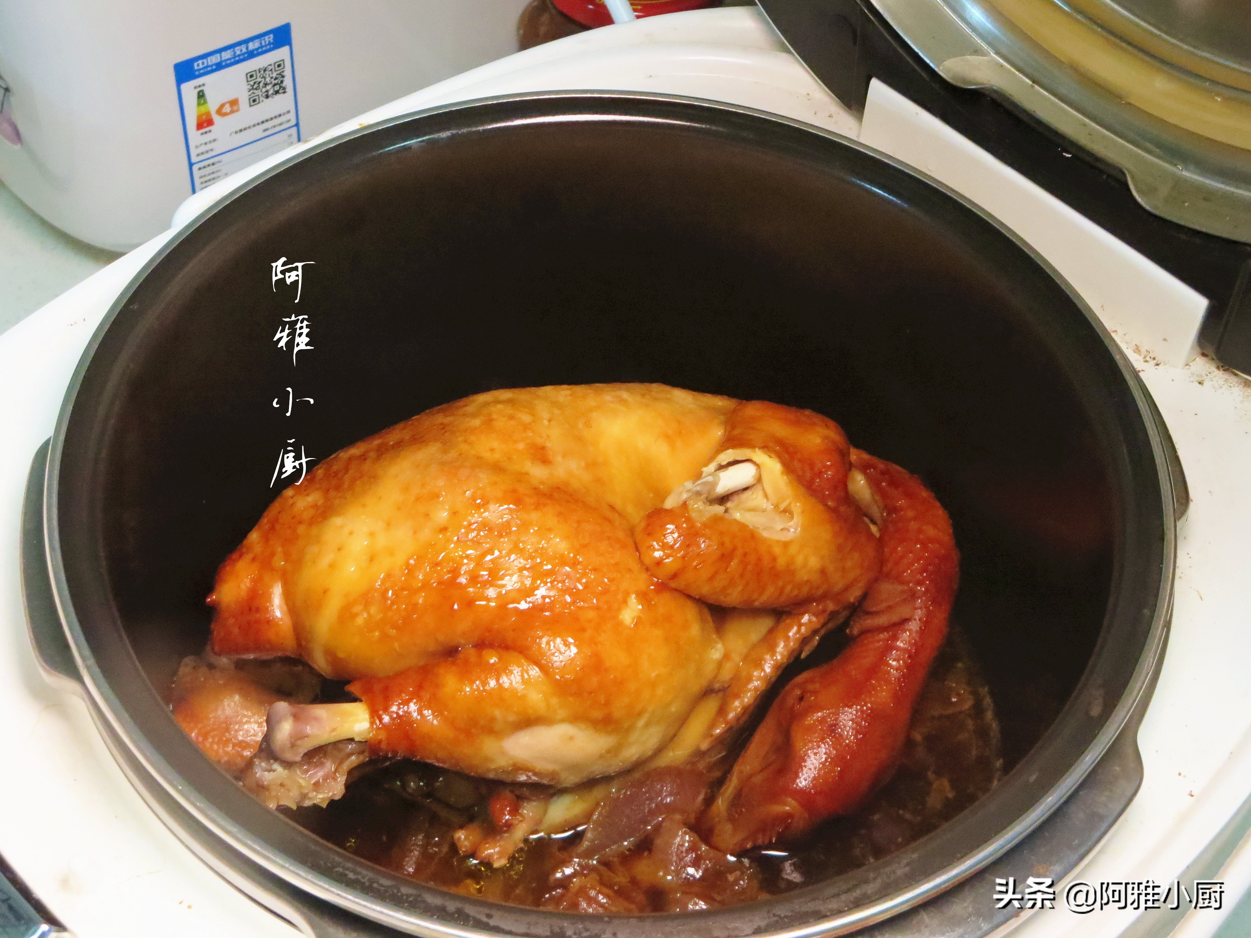 把一整只鸡扔进电饭煲不用一滴水,把一整只鸡直接放电饭煲里