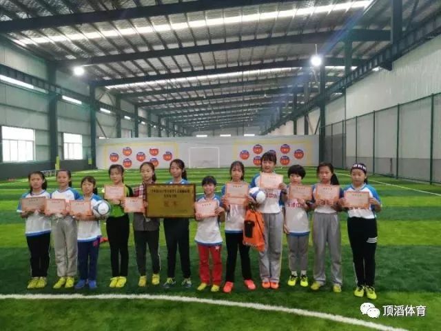 2022国际足坛发生的事,论中国足球的现状与未来论文