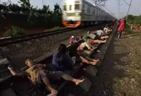 注射果汁、打鸡血、撞树，一文拆穿奇葩养生*法大**，别再上当了！