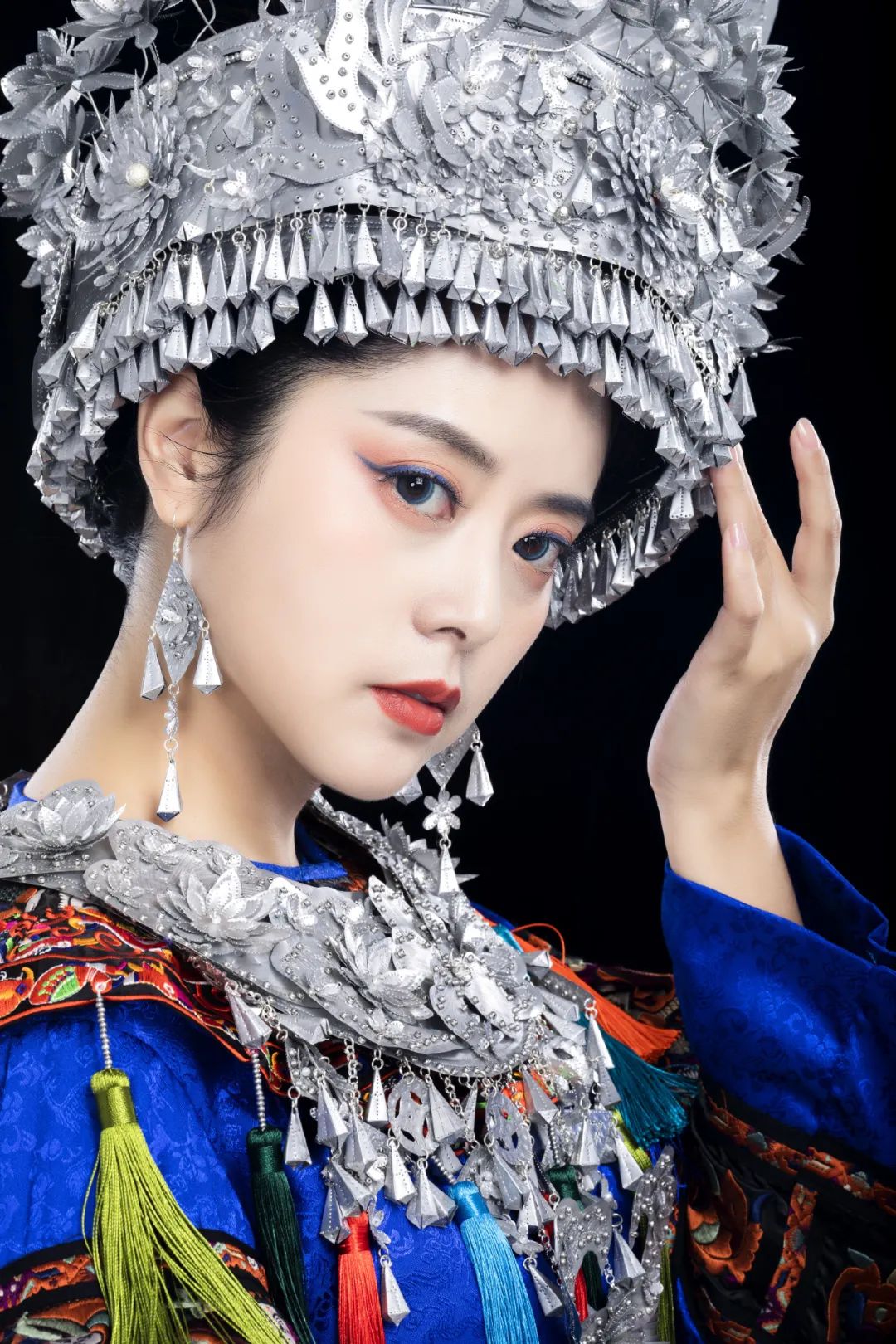 护士小姐用5毛钱的易拉罐，随手一剪猛翻千万倍，网友：手艺牛逼