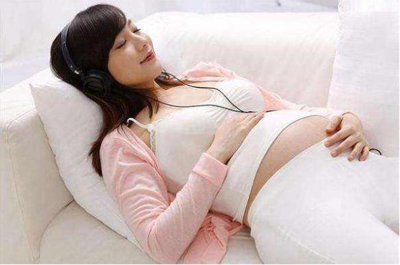 早产将近3个月，新生儿体重仅0.99斤却仍顽强存活，不禁让人感叹