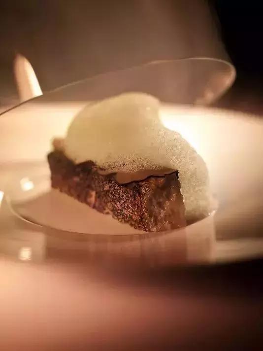 在上海最高的餐厅吃饭需要多少钱,上海最贵的餐厅吃一顿花多少