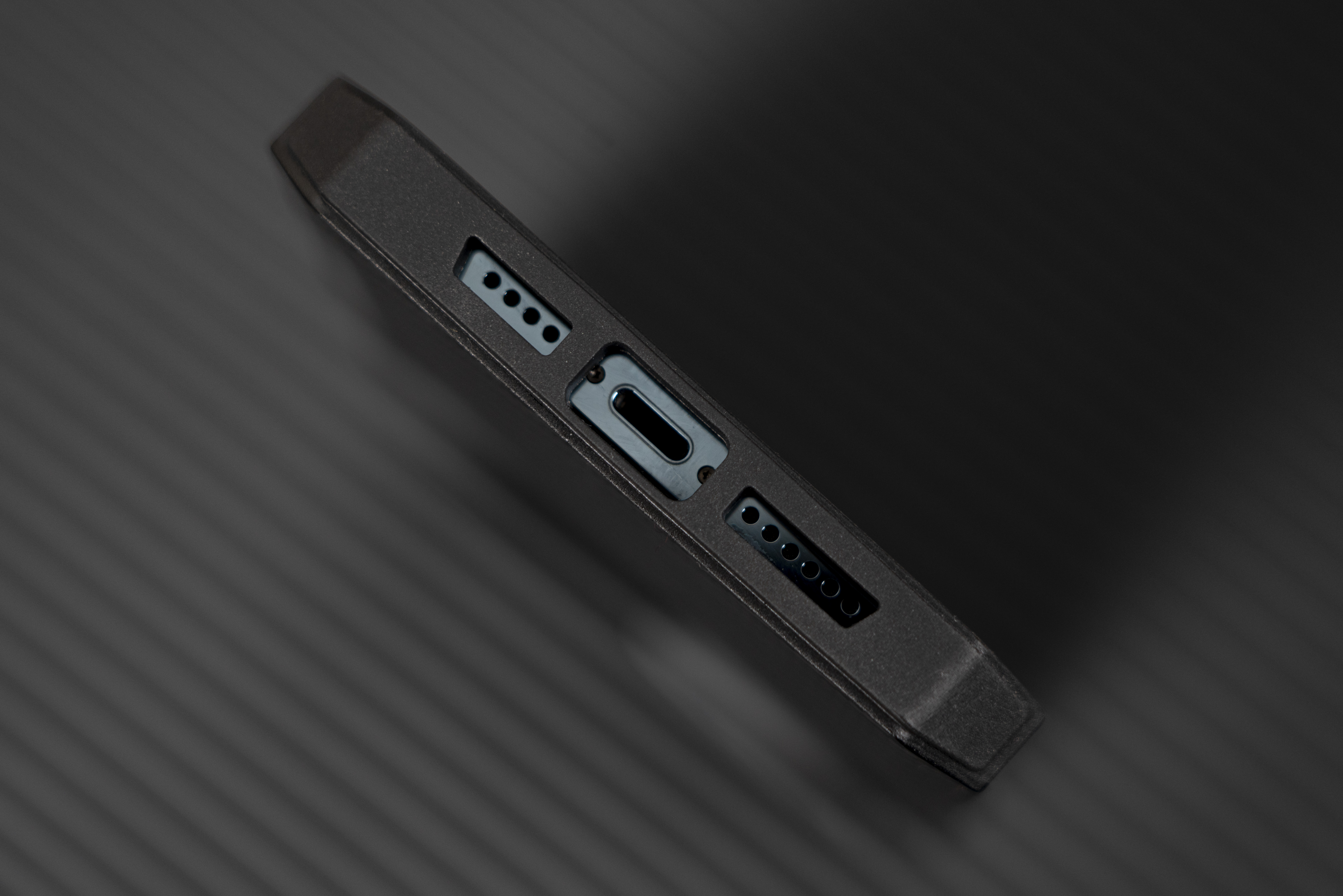 pitaka半包手机壳跌落测试,pitaka日落手机壳防摔测试