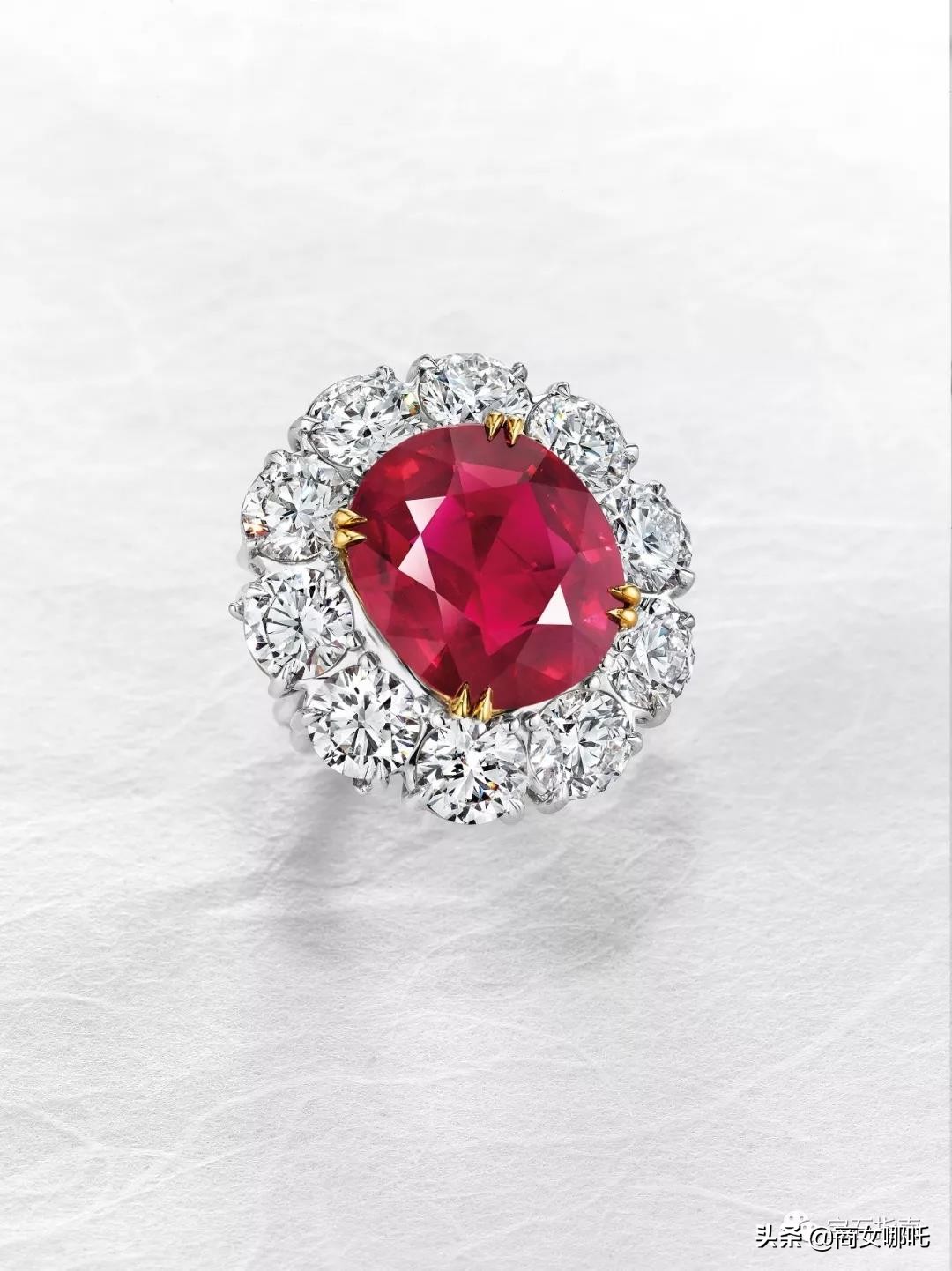 天然翡翠项链拍出2.14港元,香港翡翠4888克拉项链拍卖