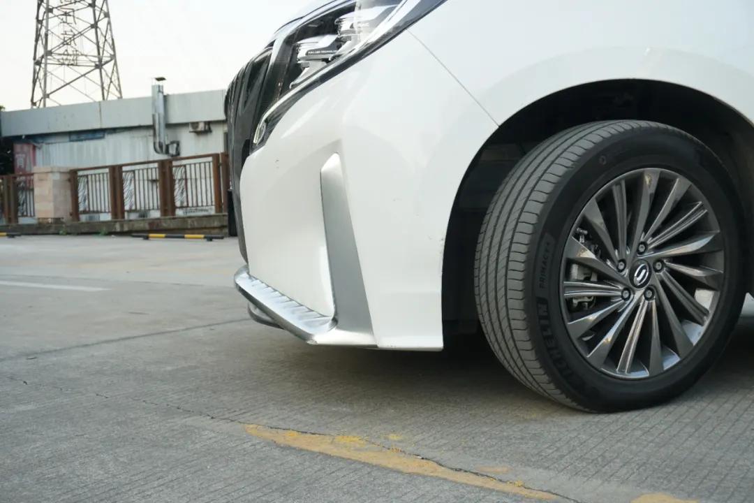 到底是买传祺m8好还是荣威mpv好呢,完美诠释中国式豪华mpv传祺m8