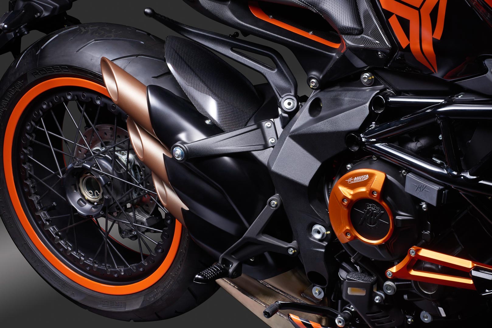 MVAgusta联手TheArsenale推介其“艺术珍品”DRAGSTER800RR