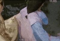 抠倒刺、抠痘痘、抠耳朵、抠鼻孔，请你不要到处抠抠