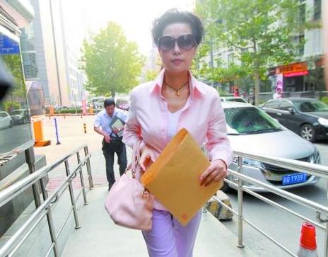 李天一入狱后梦鸽憔悴苍老了,李天一和梦鸽最近的消息