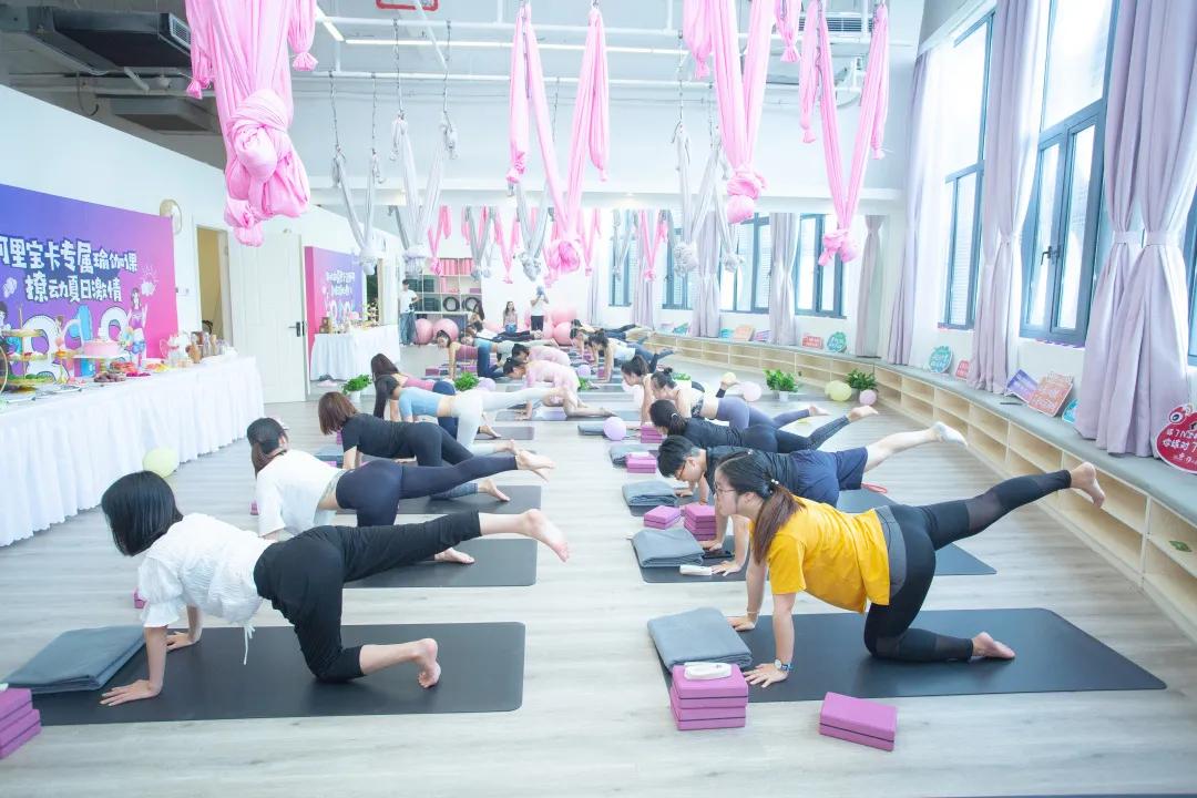 小黑裙的创始人,小黑裙创始人是哪里人