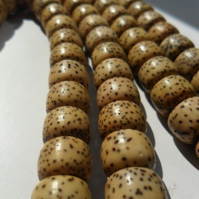 小叶紫檀佛珠手串如何盘玩和保养,贡木手串108颗如何盘玩与保养