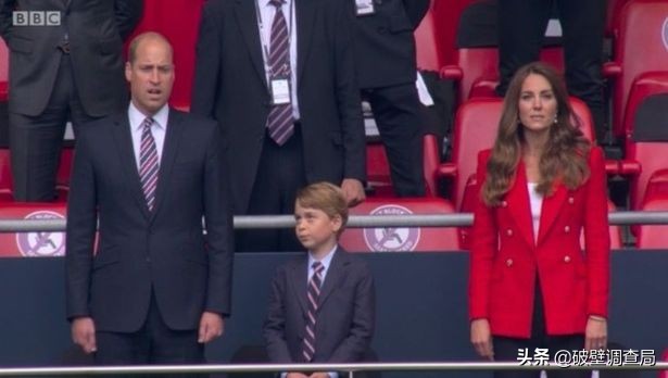 乔治王子和父亲看比赛,乔治王子到肯辛顿宫