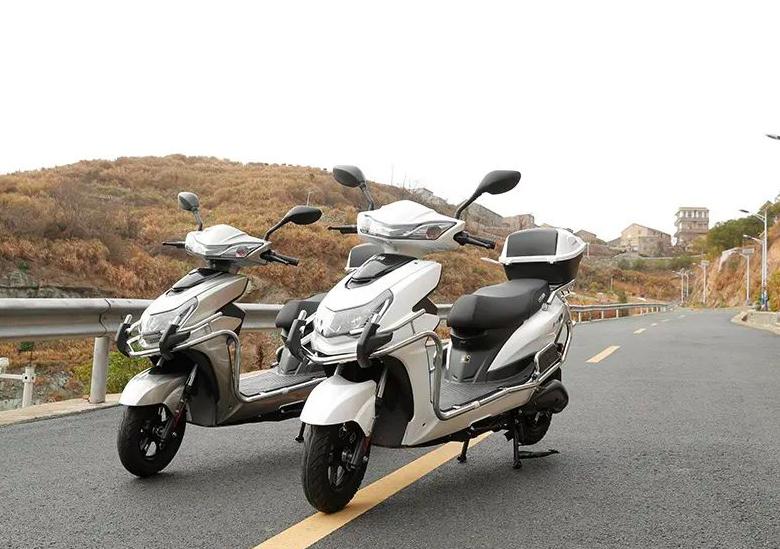 1200w大动力电摩,长续航速度快骑行舒适大电摩