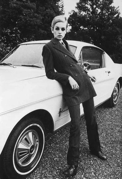 体重41kg的她，*翻推**了梦露性感丰腴的审美革命，成划时代流行符号