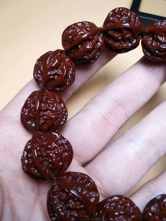 什么手串对自己的运气比较好,2024本命年带什么手串