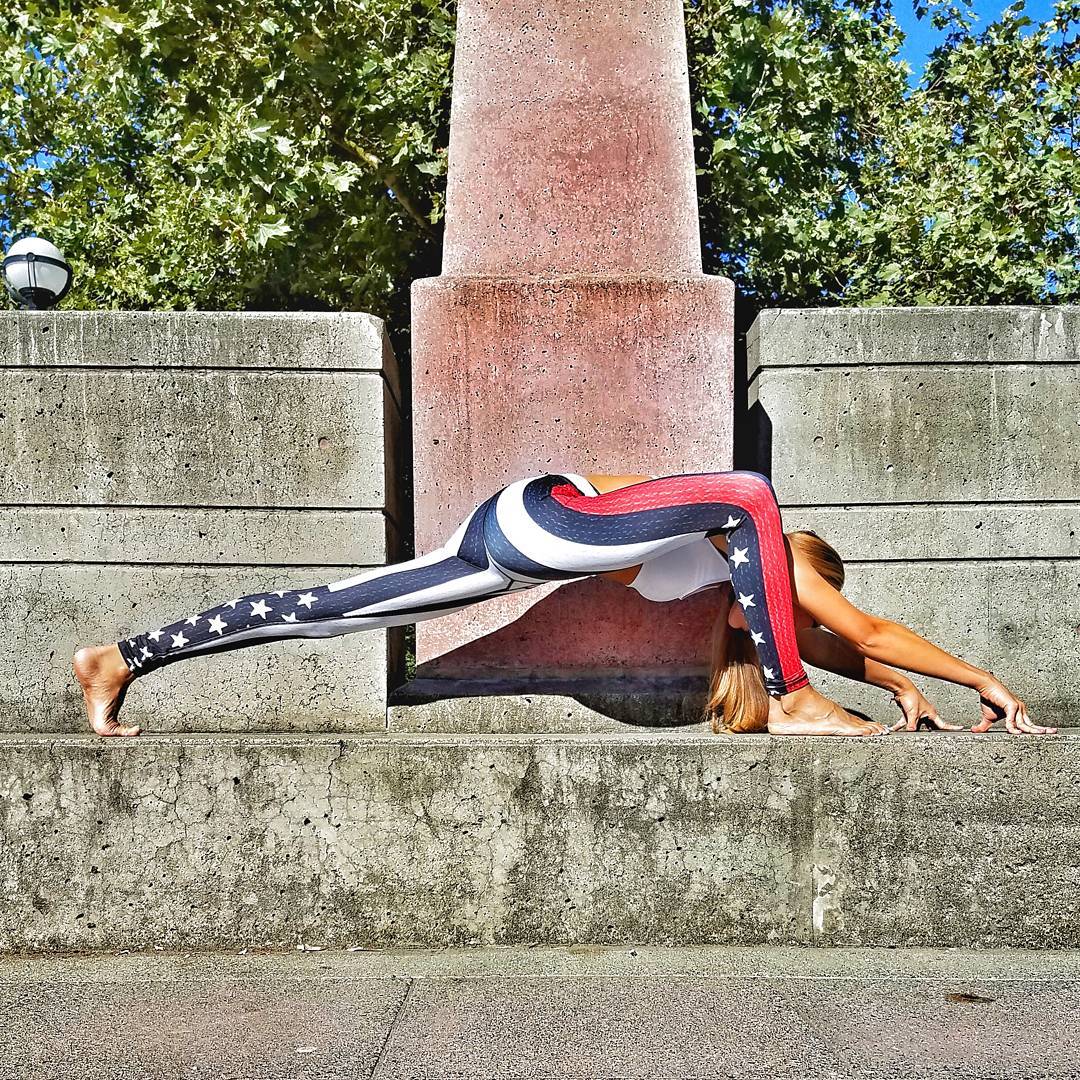 阳光正好，拖动你快发霉的身体，让这12个体式为你松松骨头吧