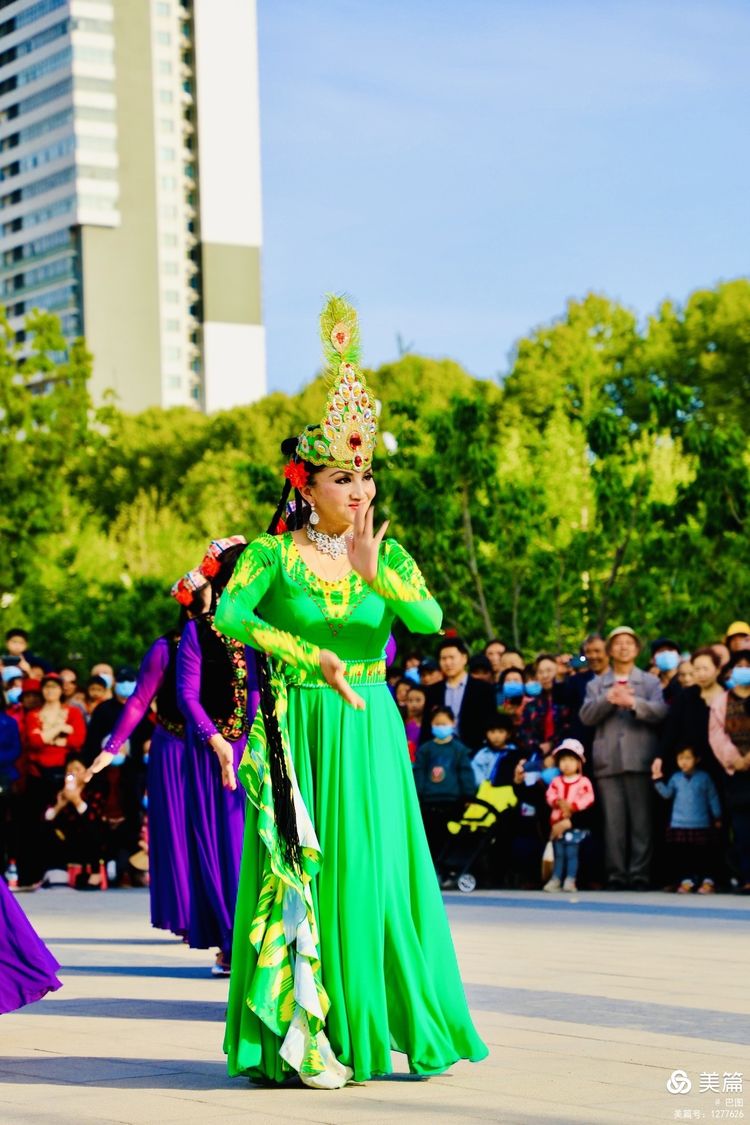 洛阳牡丹广场新疆舞视频,洛阳牡丹广场爵士舞